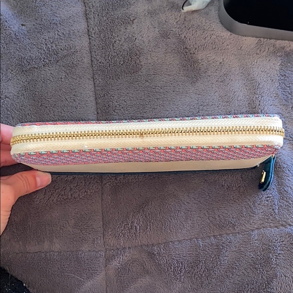 Vineyard Vines Continental Whale zip around wallet - Picture 8 of 8